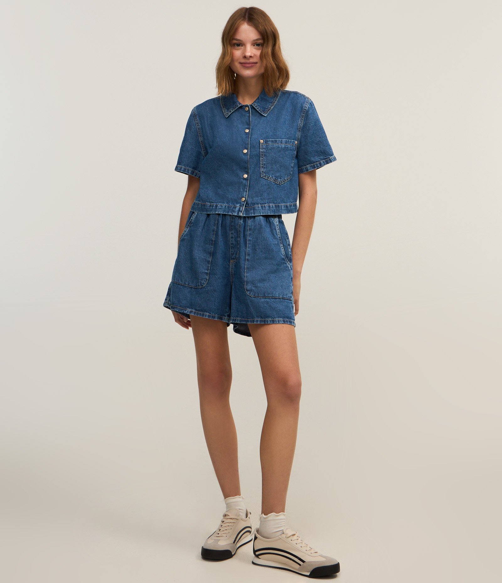 Camisa Curta em Jeans com Bolso Azul 2