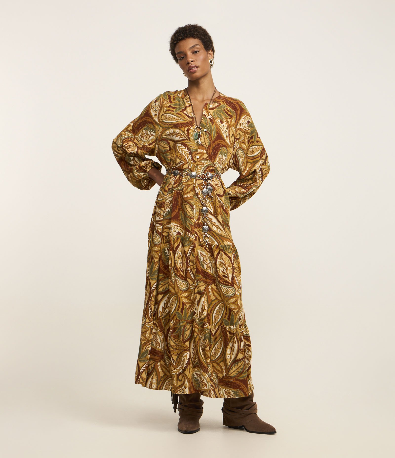 Vestido Midi com Abotoamento e Estampa Folhagem Marrom 4