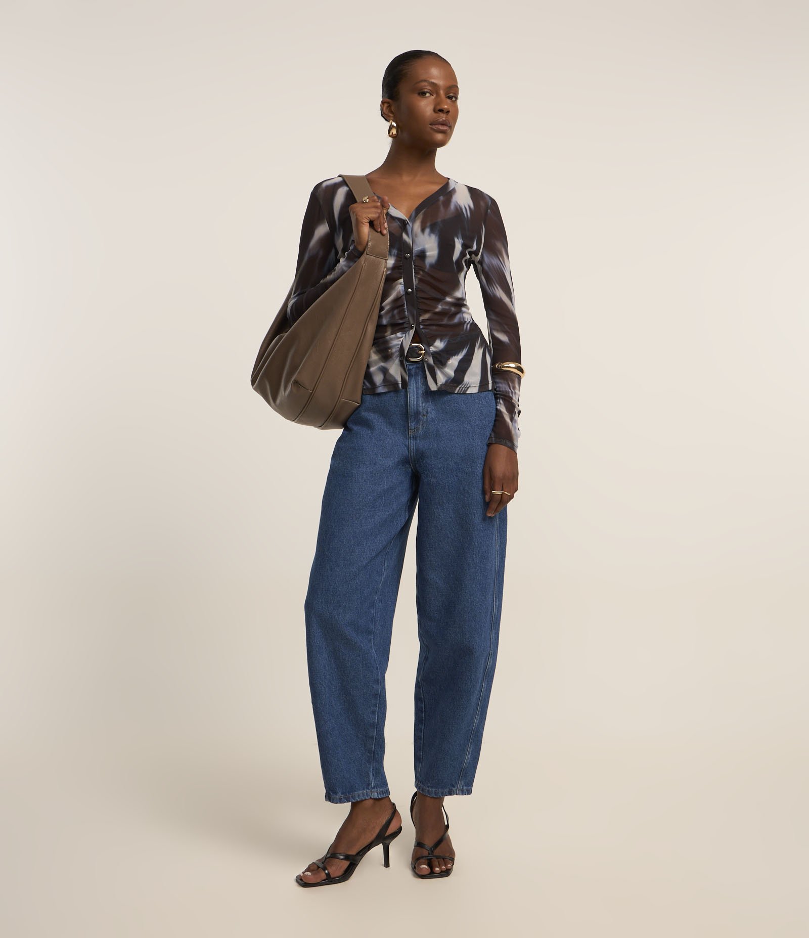 Camisa em Tule com Estampa Abstrata Preto/Branco 2