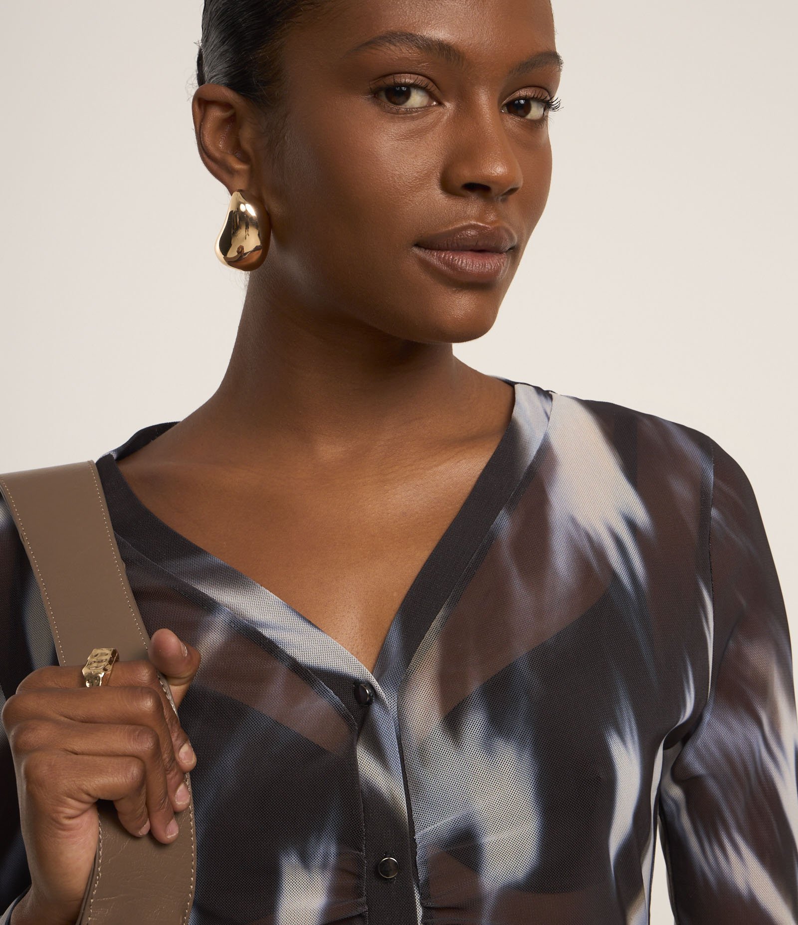 Camisa em Tule com Estampa Abstrata Preto/Branco 4