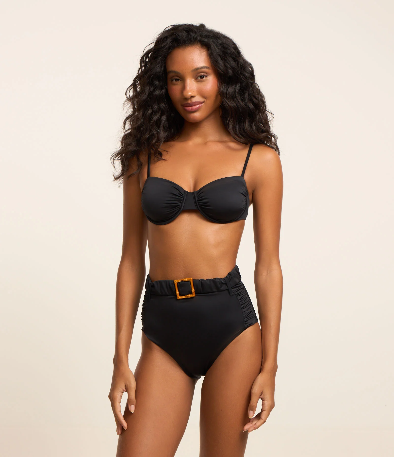 Biquini Calcinha Hot Pants em Microfibra com Detalhe de Aviamento de Bambu Lateral Preto 2