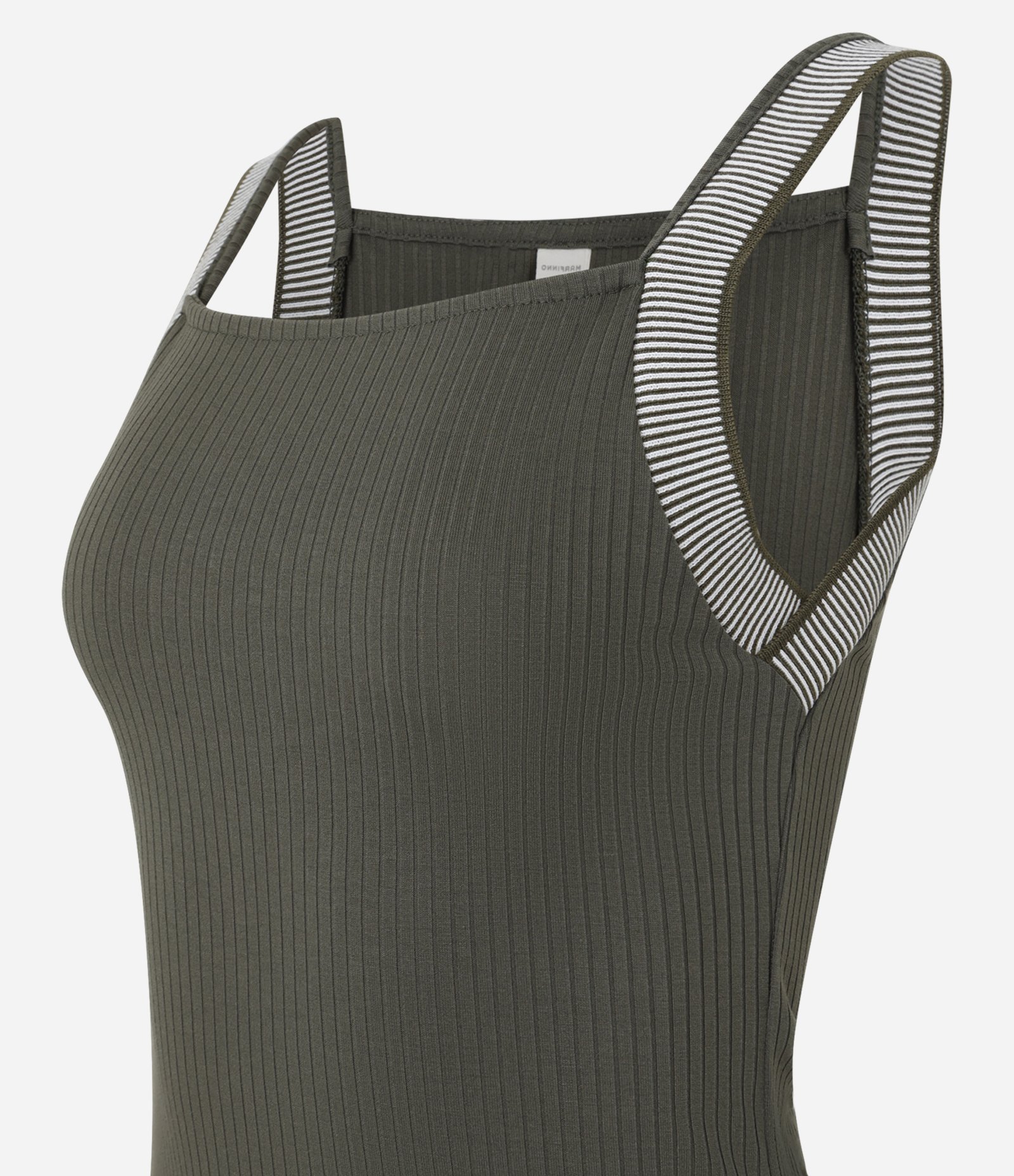 Regata com Decote Quadrado e Alça Contrastante Verde 9