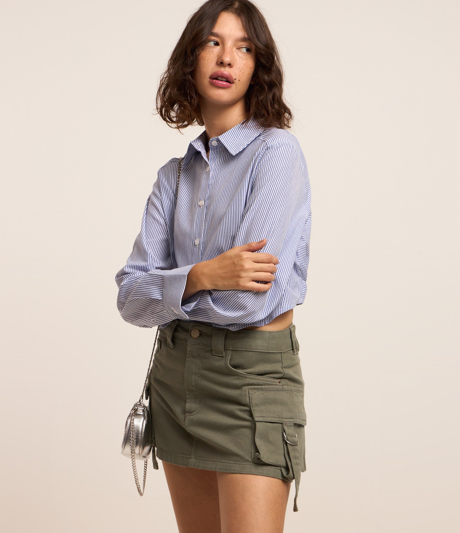 Saia Curta em Sarja com Bolsos Cargo e Fivelas Verde 2