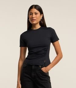 Blusa Ajustada em Microfibra com Franzido Lateral e Fenda