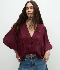 Blusa em Viscose com Abotoamento Frontal e Texturas