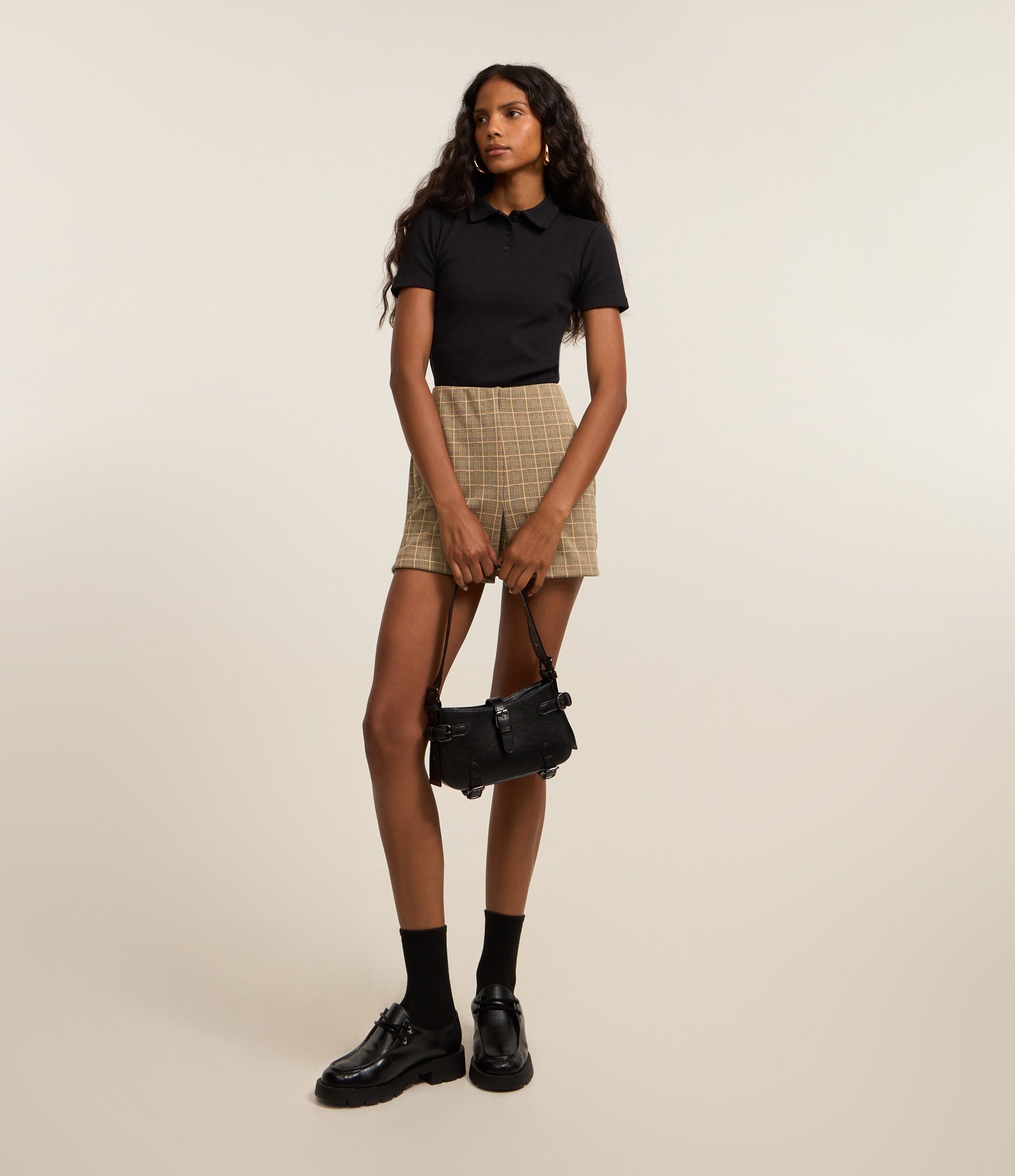 Short Saia Cintura Alta com Jacquard Xadrez Bege 1