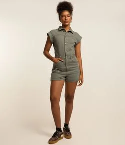 Macaquinho Curto em Sarja com Manga Curta