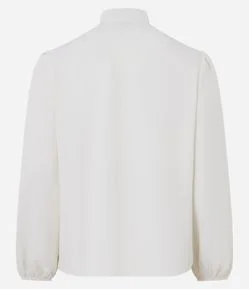 Blusa em Crepe com Gola Laço e Detalhes de Pregas