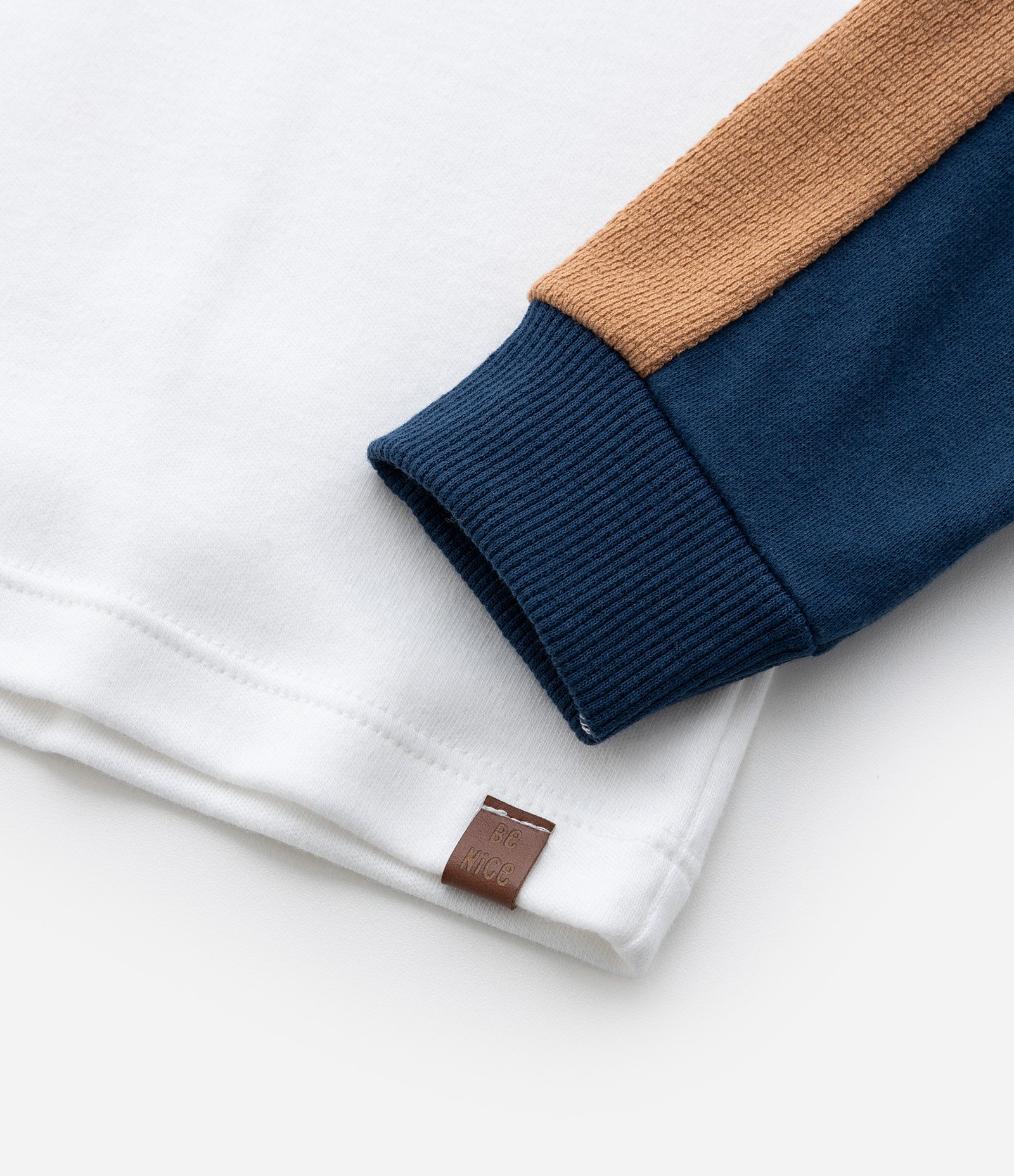 Camiseta Infantil com Recortes nas Mangas - Tam 1 a 5 Anos Branco/Marrom/Azul 6