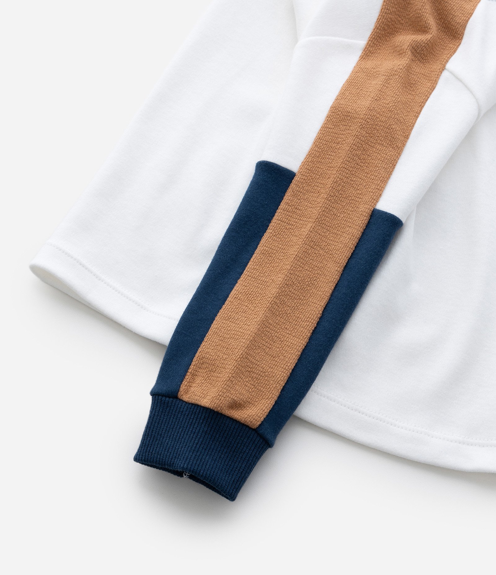 Camiseta Infantil com Recortes nas Mangas - Tam 1 a 5 Anos Branco/Marrom/Azul 7