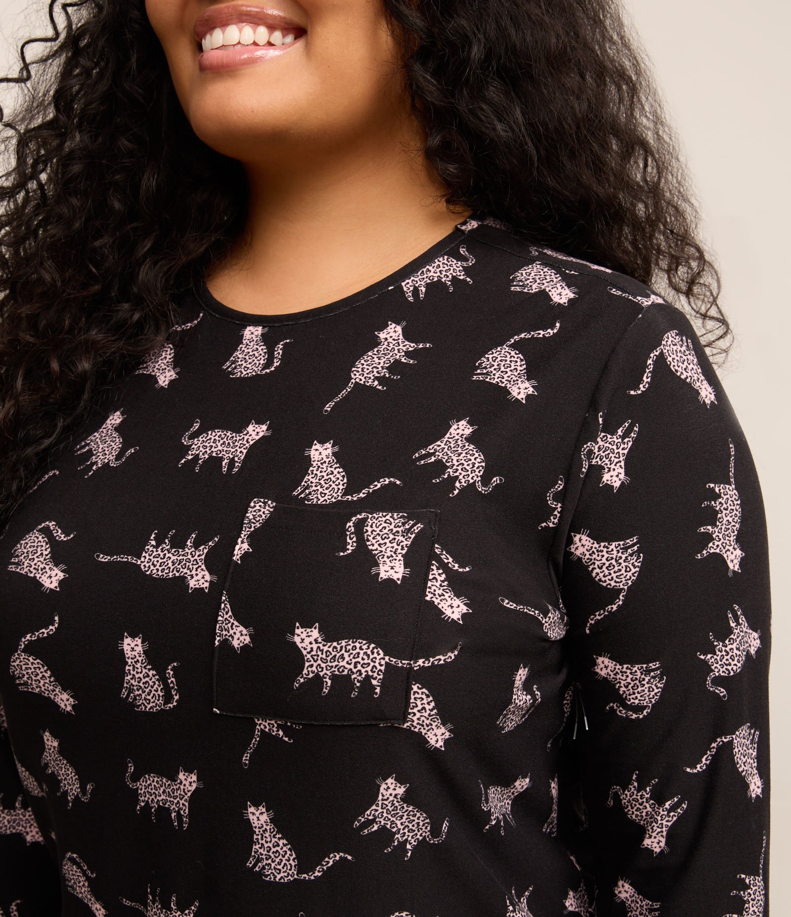 Pijama Longo com Toque Suave e Estampa Onças Curve e Plus Size Preto 3