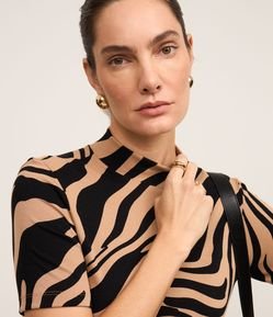 Blusa em Ribana com Gola Alta e Estampa Zebra