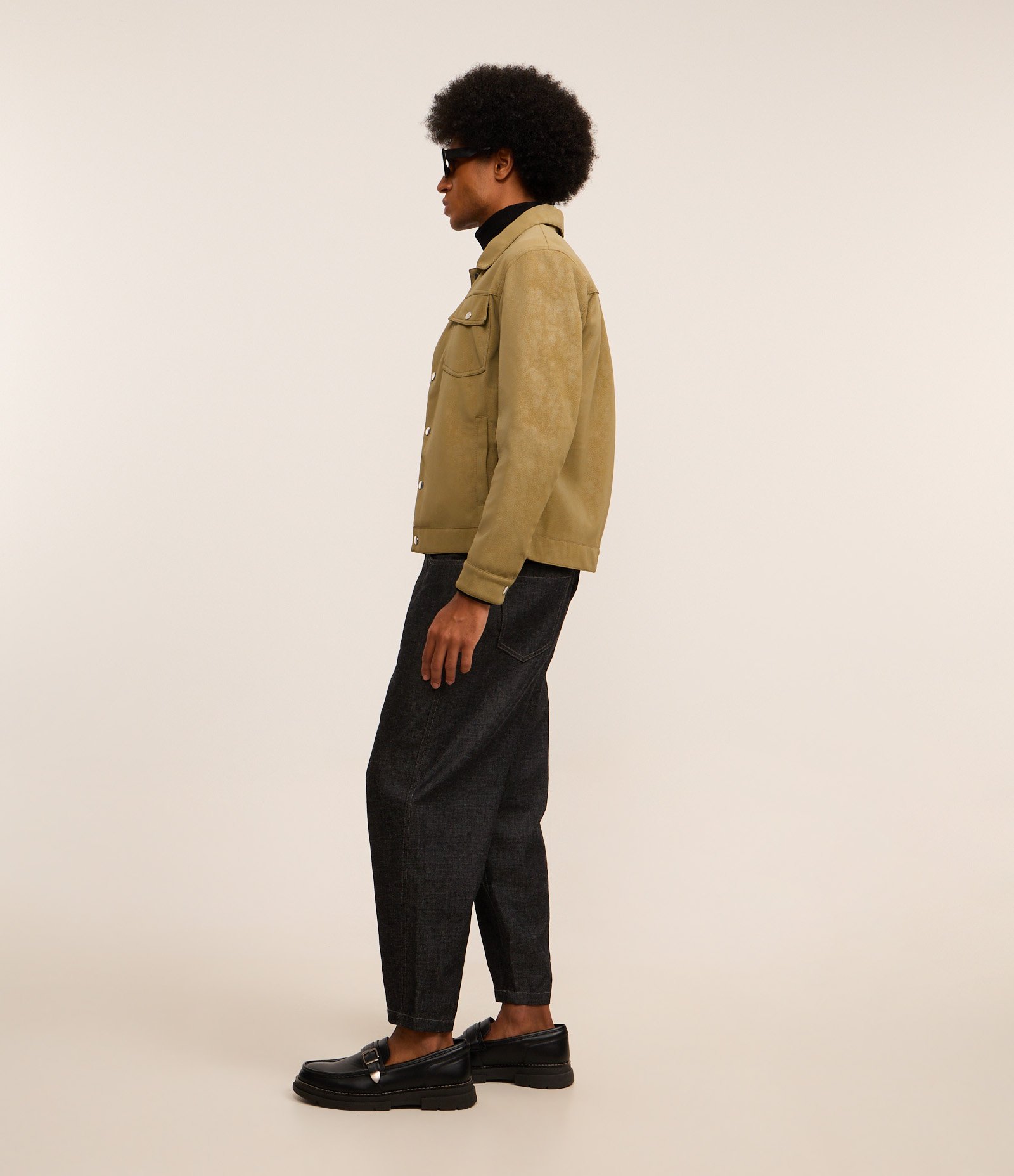 Jaqueta Trucker em Camurça com Gola Colarinho Bege 8