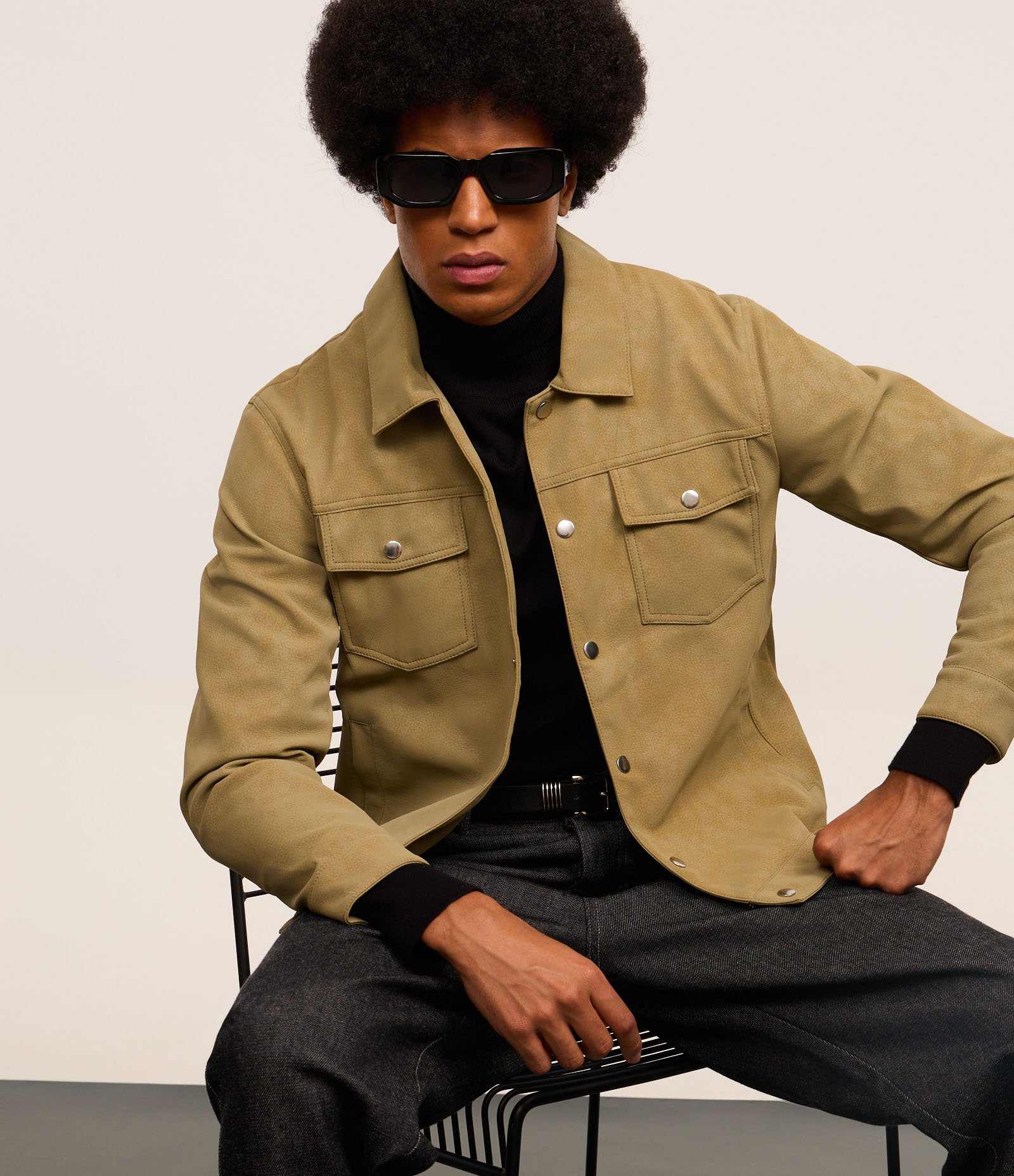 Jaqueta Trucker em Camurça com Gola Colarinho Bege 3