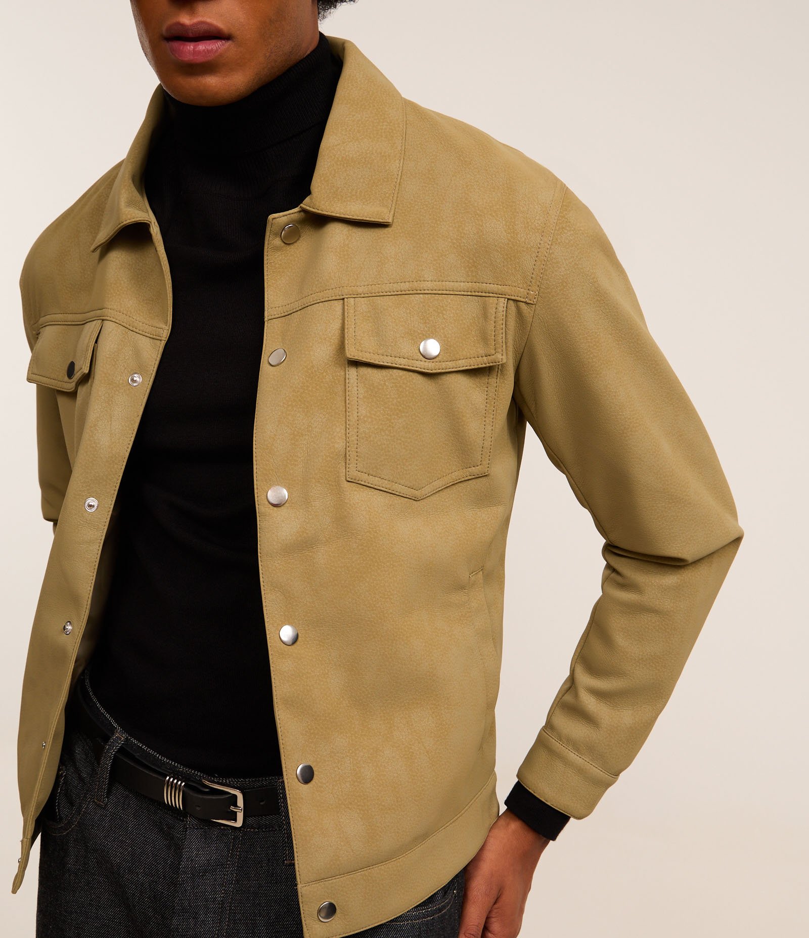 Jaqueta Trucker em Camurça com Gola Colarinho Bege 7