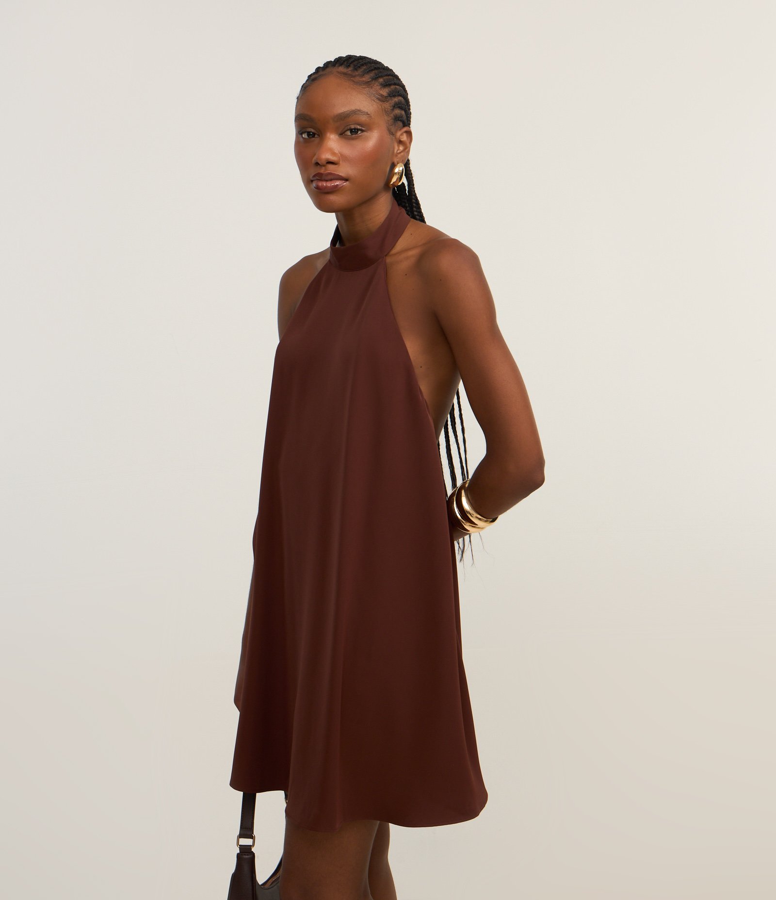 Macaquinho Curto em Crepe com Gola Halter Marrom 1