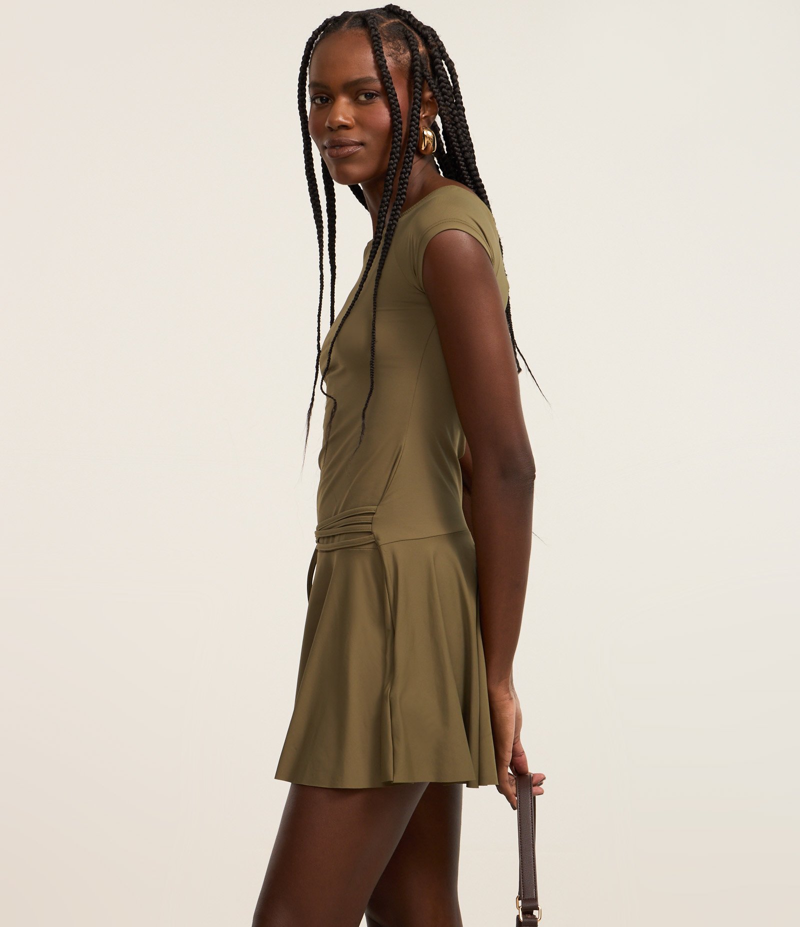 Vestido Curto Ombro a Ombro em Microfibra com Cinto Verde 3