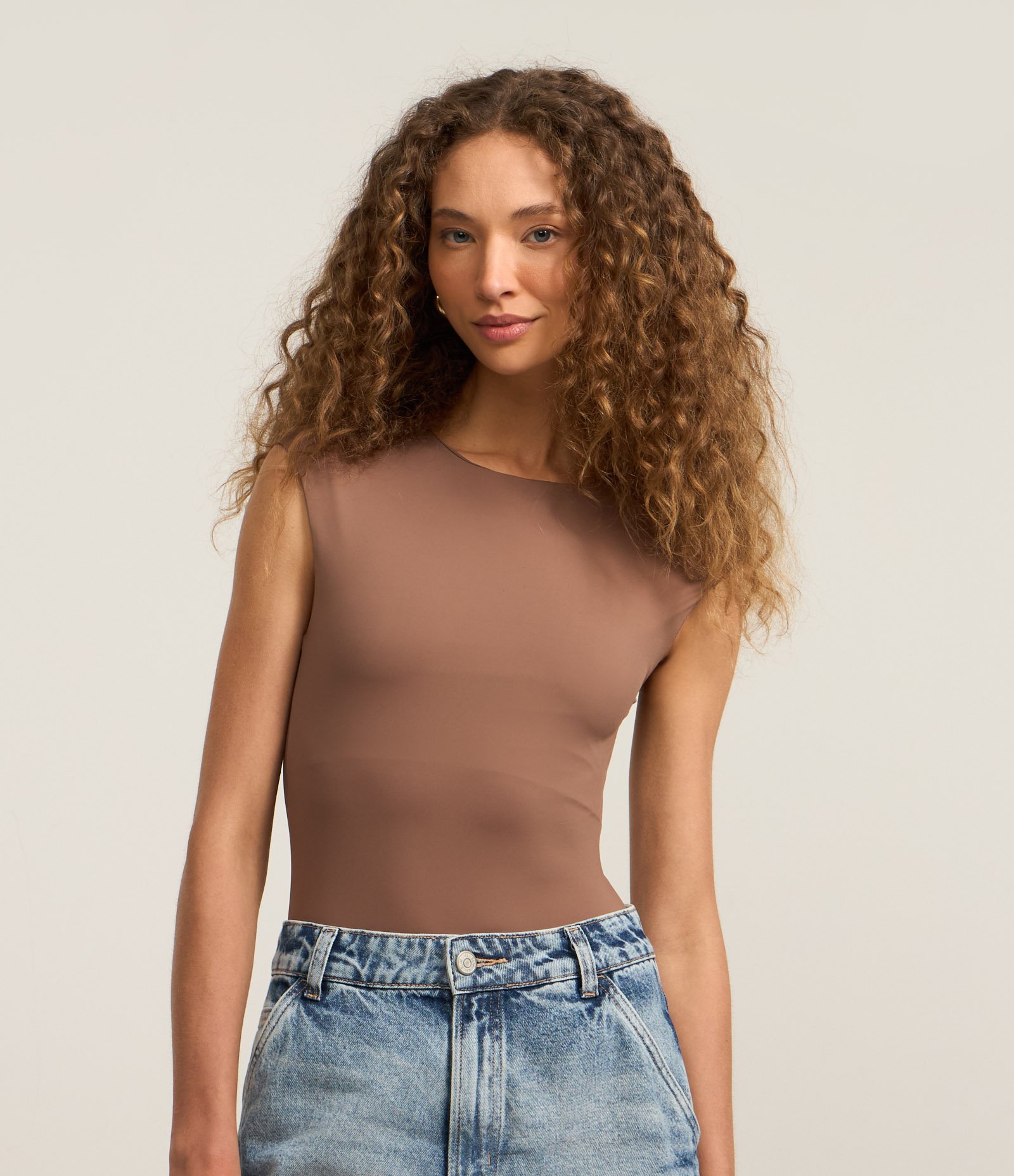 Body em Poliamida com Cava Deslocada Marrom 1