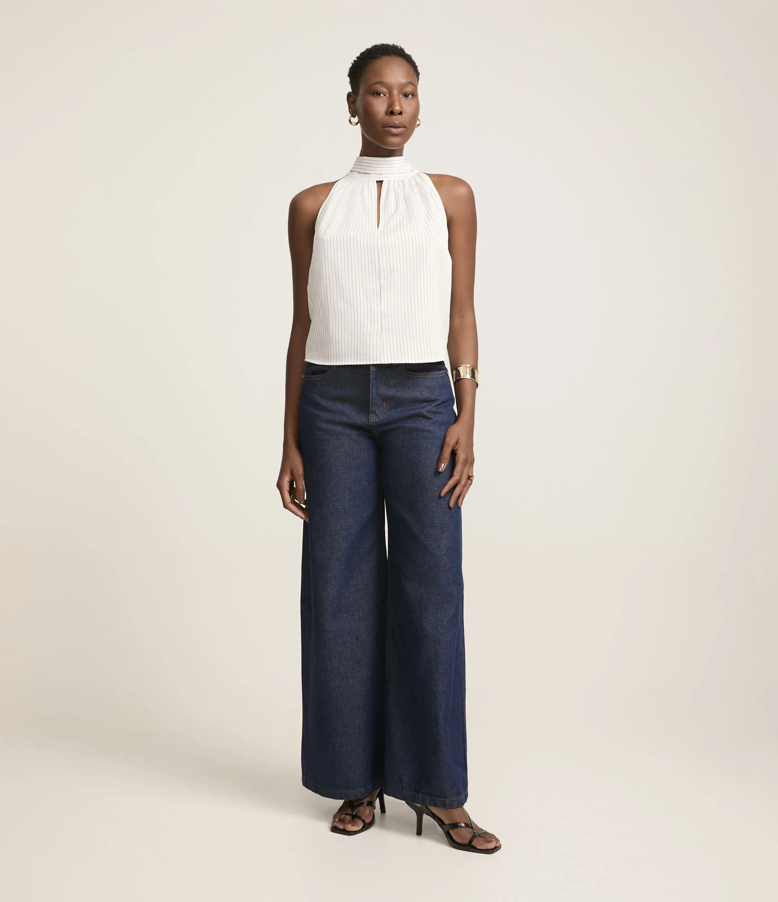 Blusa em Alfaiataria com Laço nas Costas e Estampa Listrada Off White 2