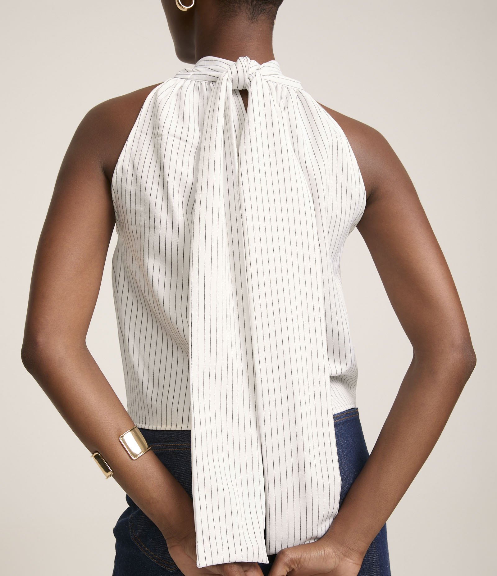 Blusa em Alfaiataria com Laço nas Costas e Estampa Listrada Off White 4