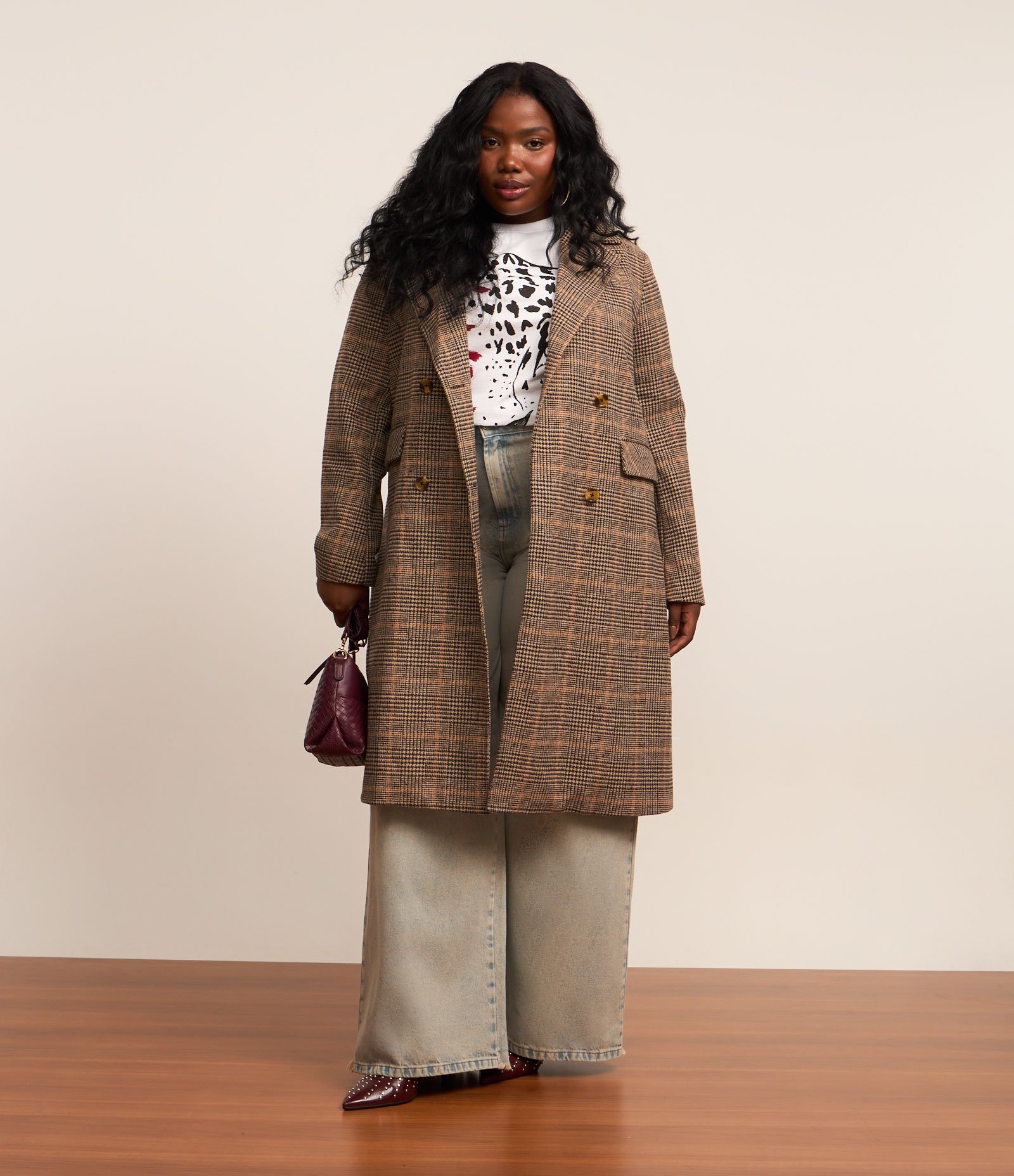 Casaco Alongado em Polivelour Xadrez Curve & Plus Size Marrom 1