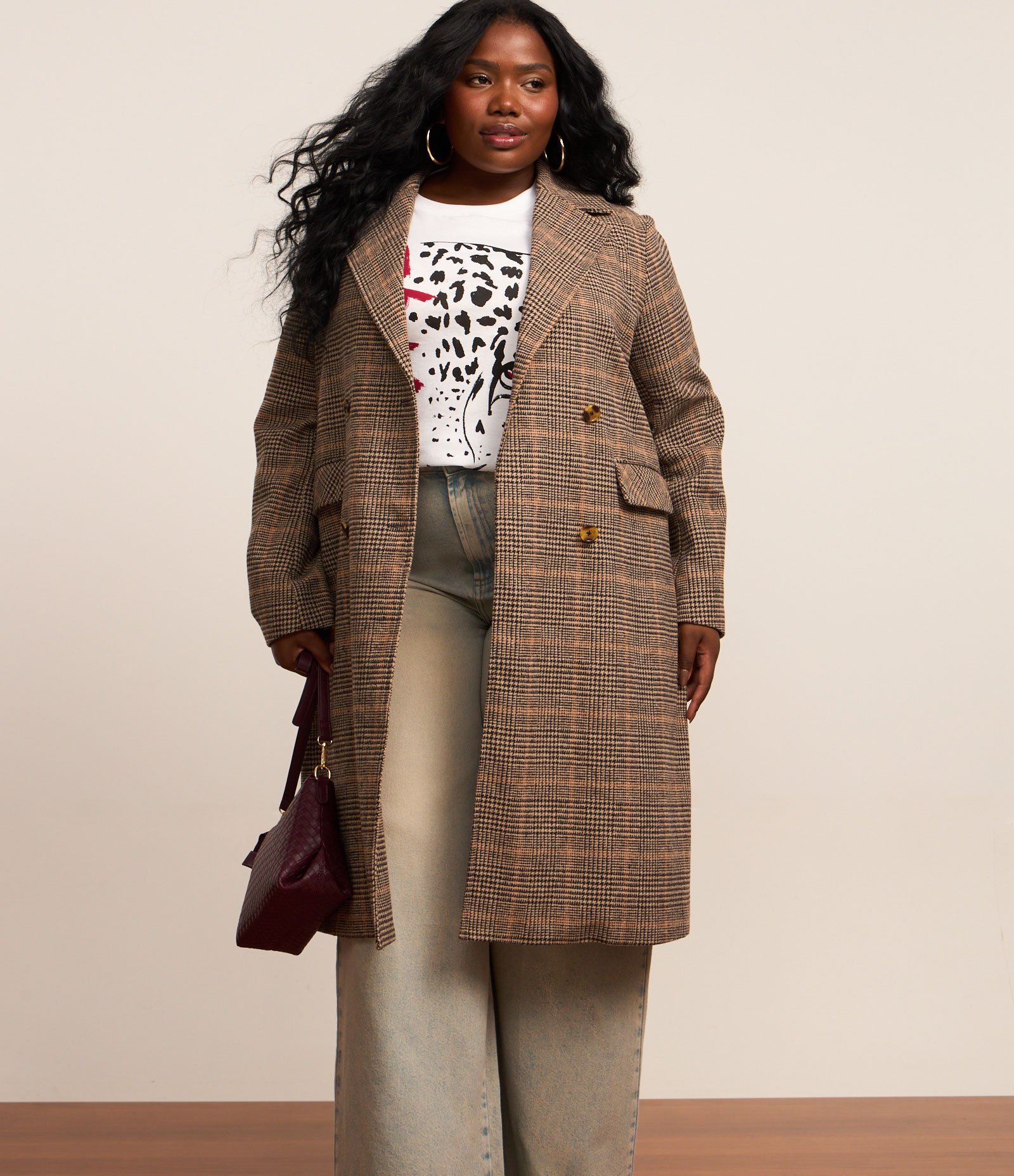 Casaco Alongado em Polivelour Xadrez Curve & Plus Size Marrom 3