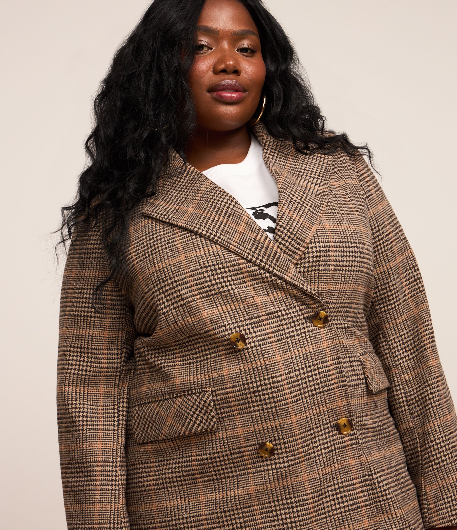 Casaco Alongado em Polivelour Xadrez Curve & Plus Size Marrom 4