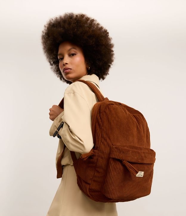 Mochila Grande em Veludo Cotelê com Bolsinho