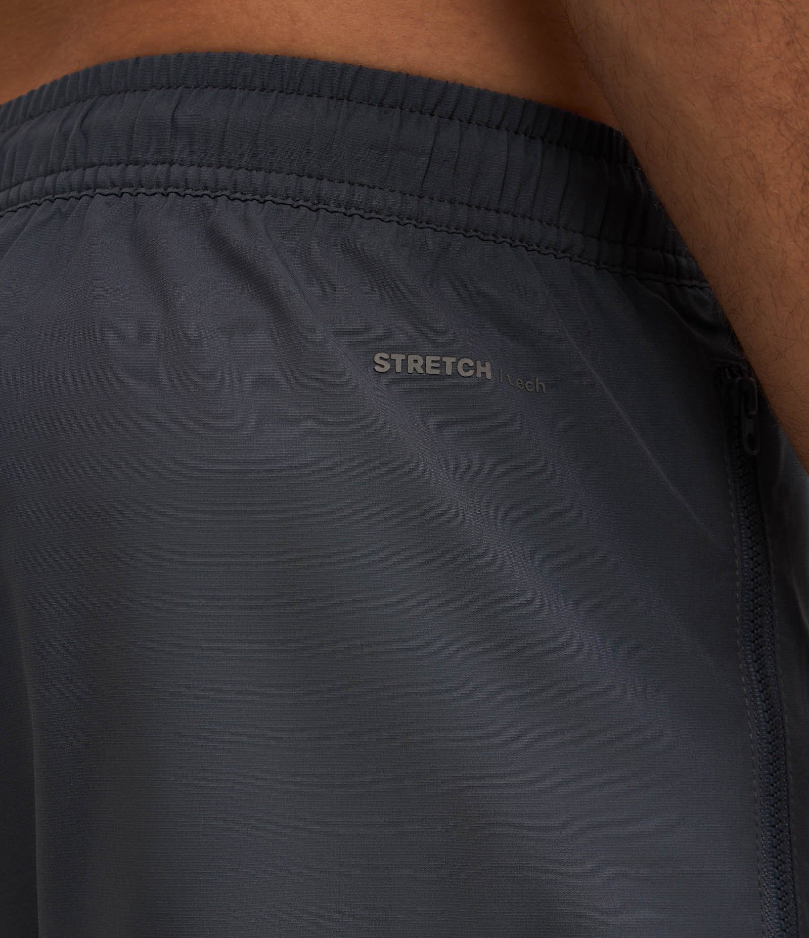 Bermuda Esportivo com Cós Elástico e Cordão Azul Acinzentado 4