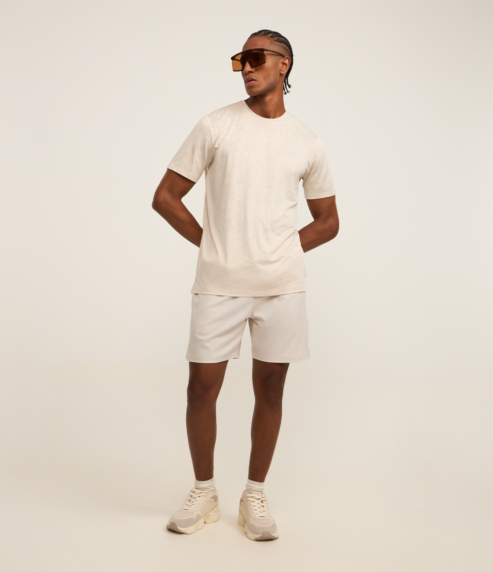 Bermuda Esportiva com Laser Cut e Print Lateral Off White 1