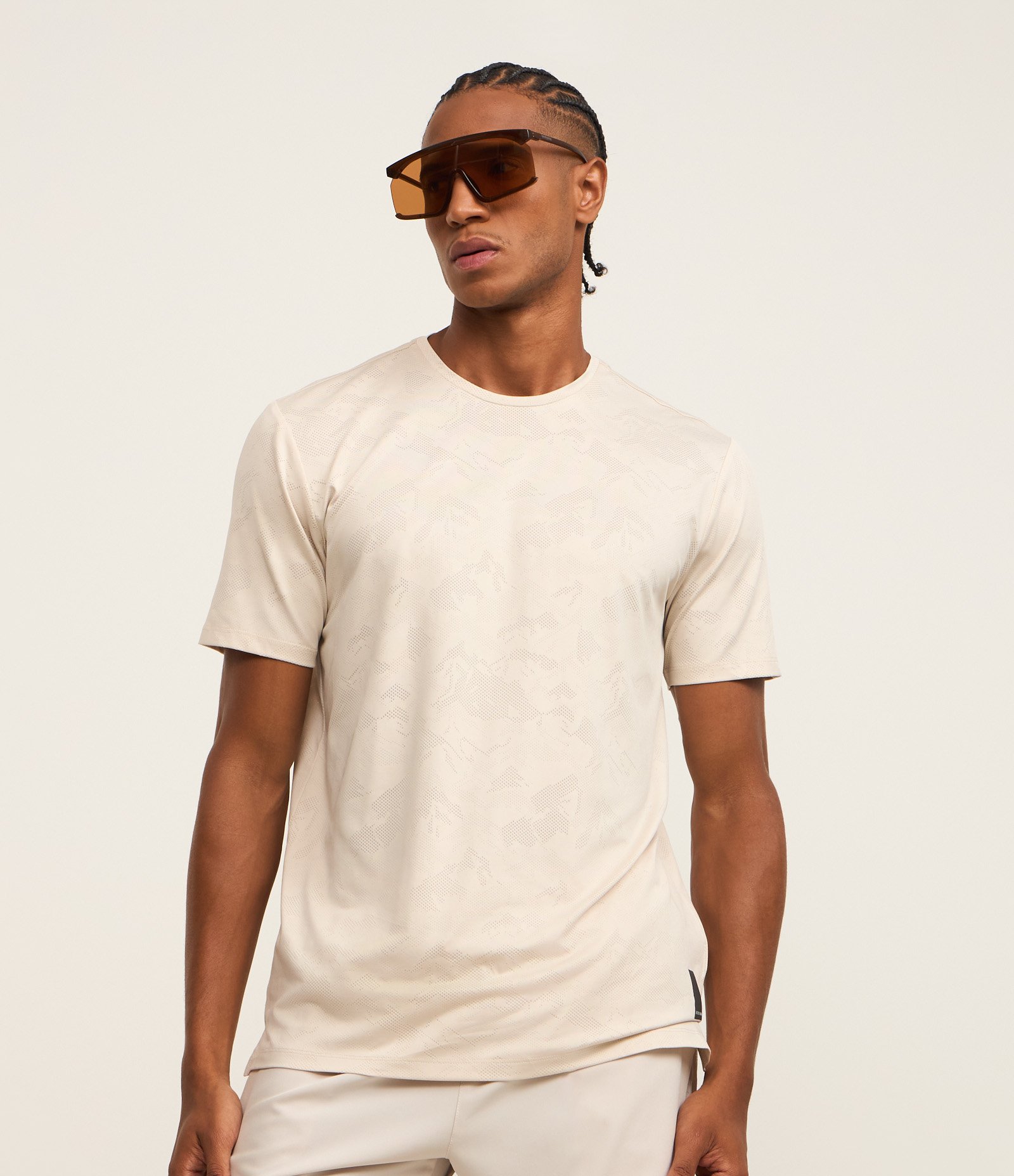 Bermuda Esportiva com Laser Cut e Print Lateral Off White 5