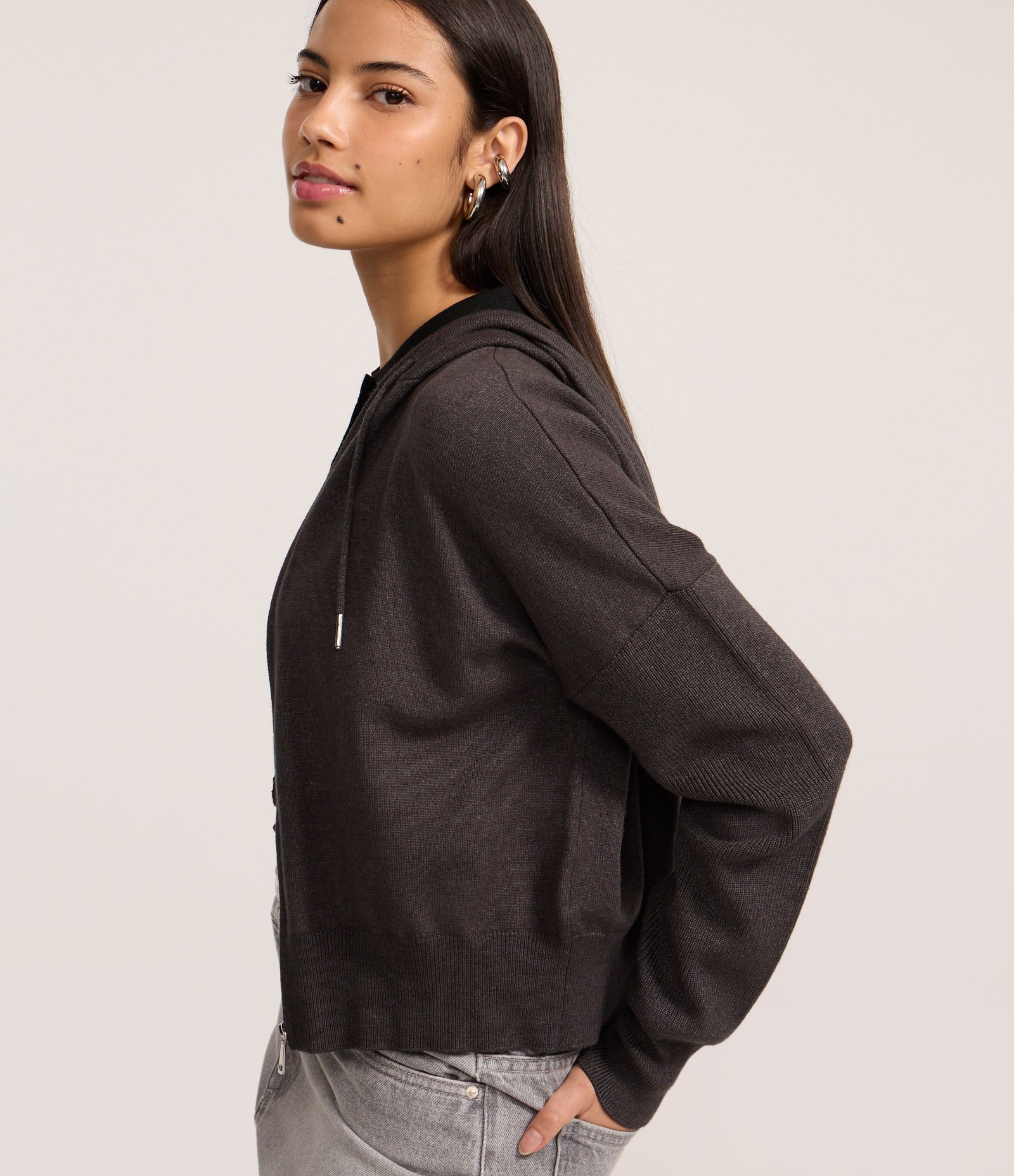 Jaqueta Curta em Tricô com Capuz Preto 4