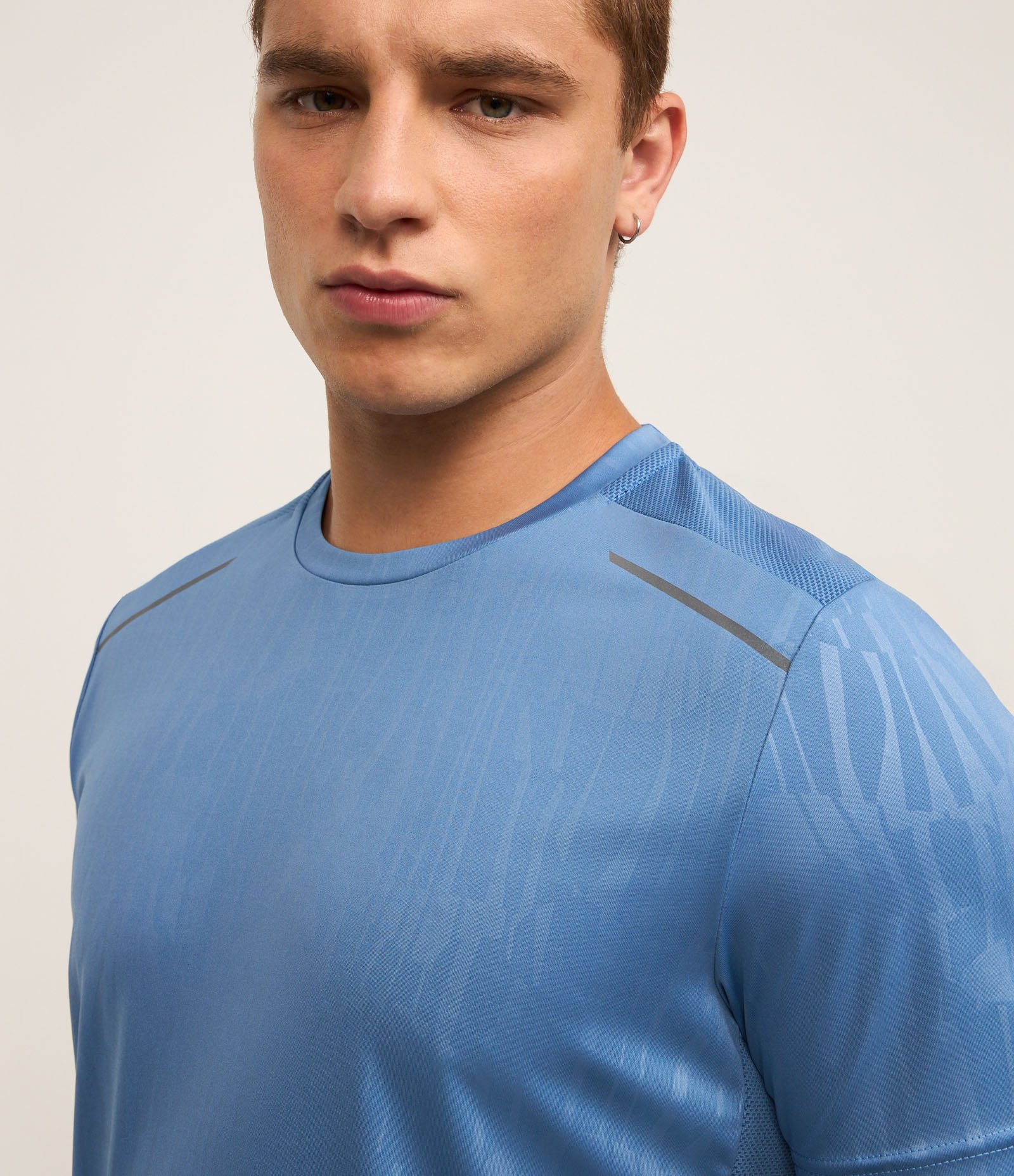 Camiseta Esportiva Tecnologia Dry com Estampa Heat Print 5