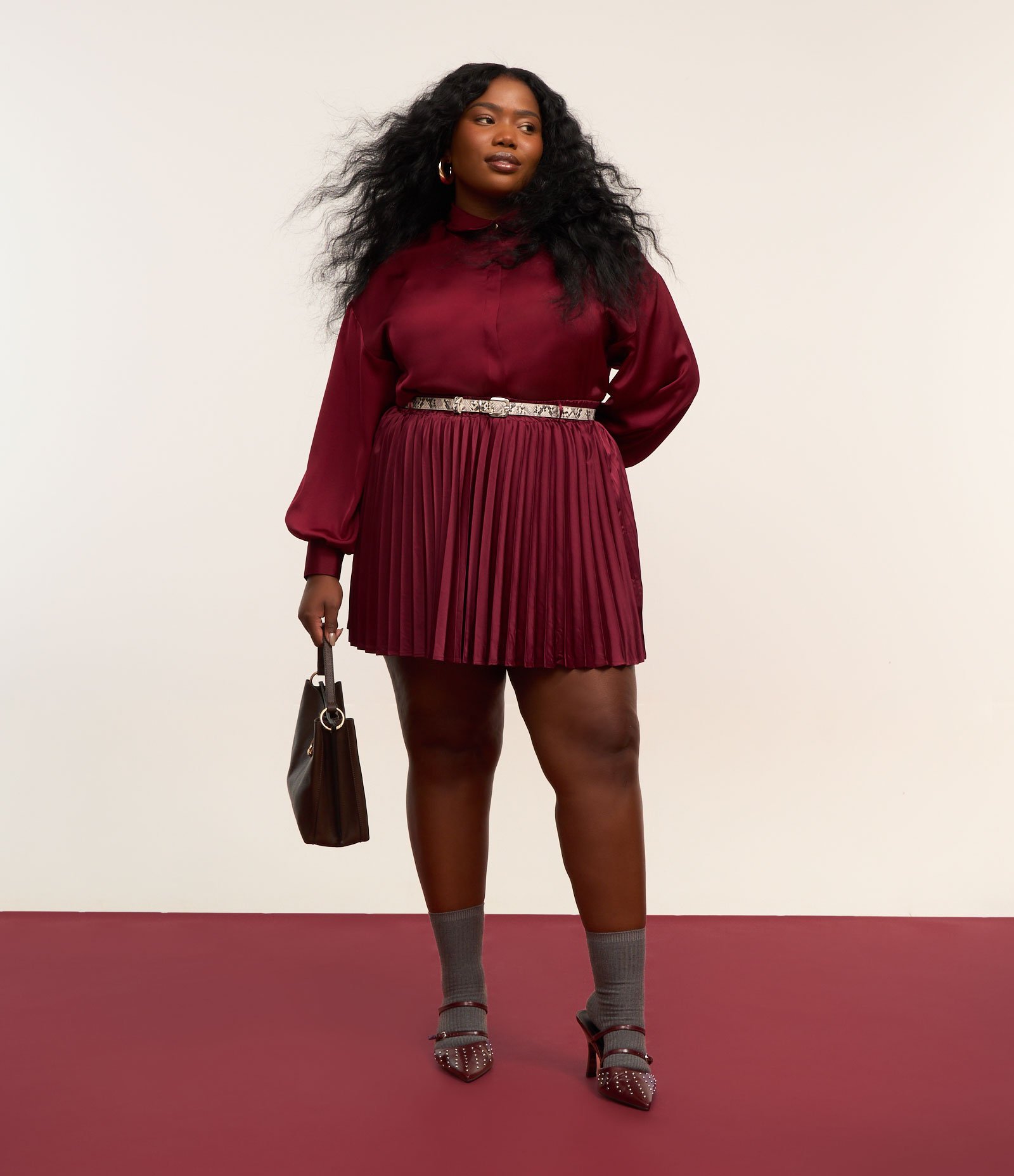 Saia em Cetim Plissada e Cintura Elástica Curve & Plus Size Bordô 1