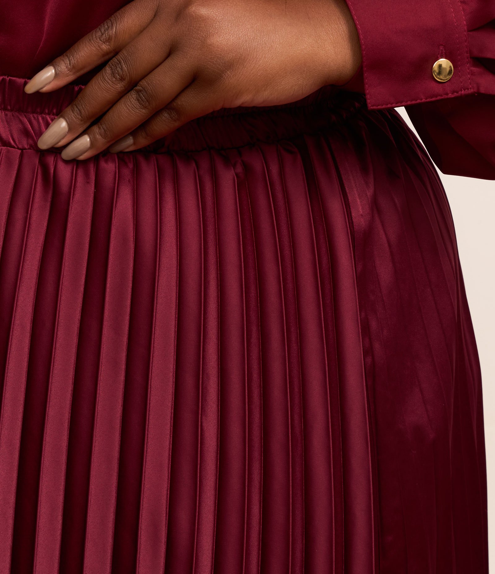 Saia em Cetim Plissada e Cintura Elástica Curve & Plus Size Bordô 4