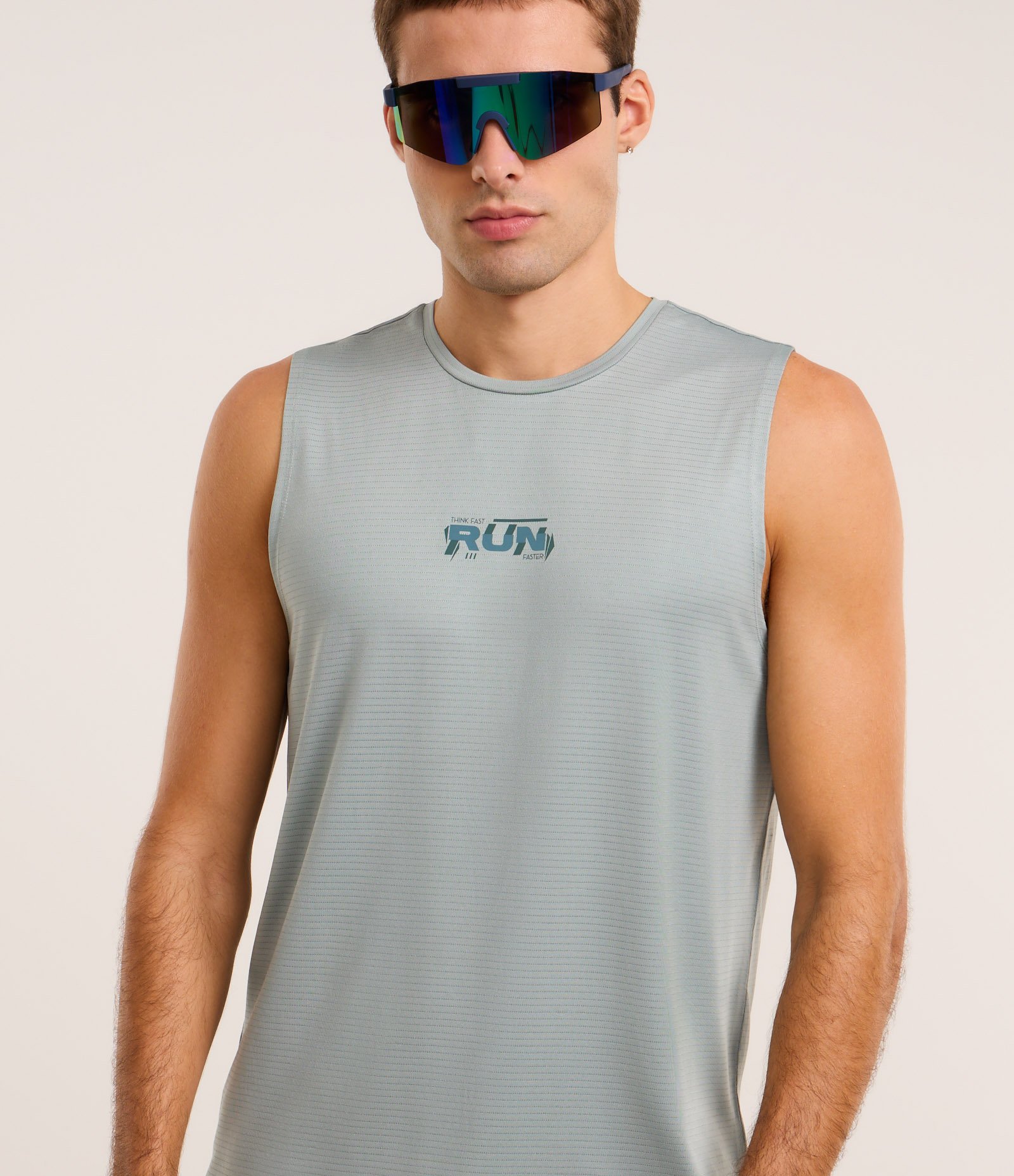 Regata Regular Esportiva em Tecnologia Dry com Estampa Lettering Cinza 4