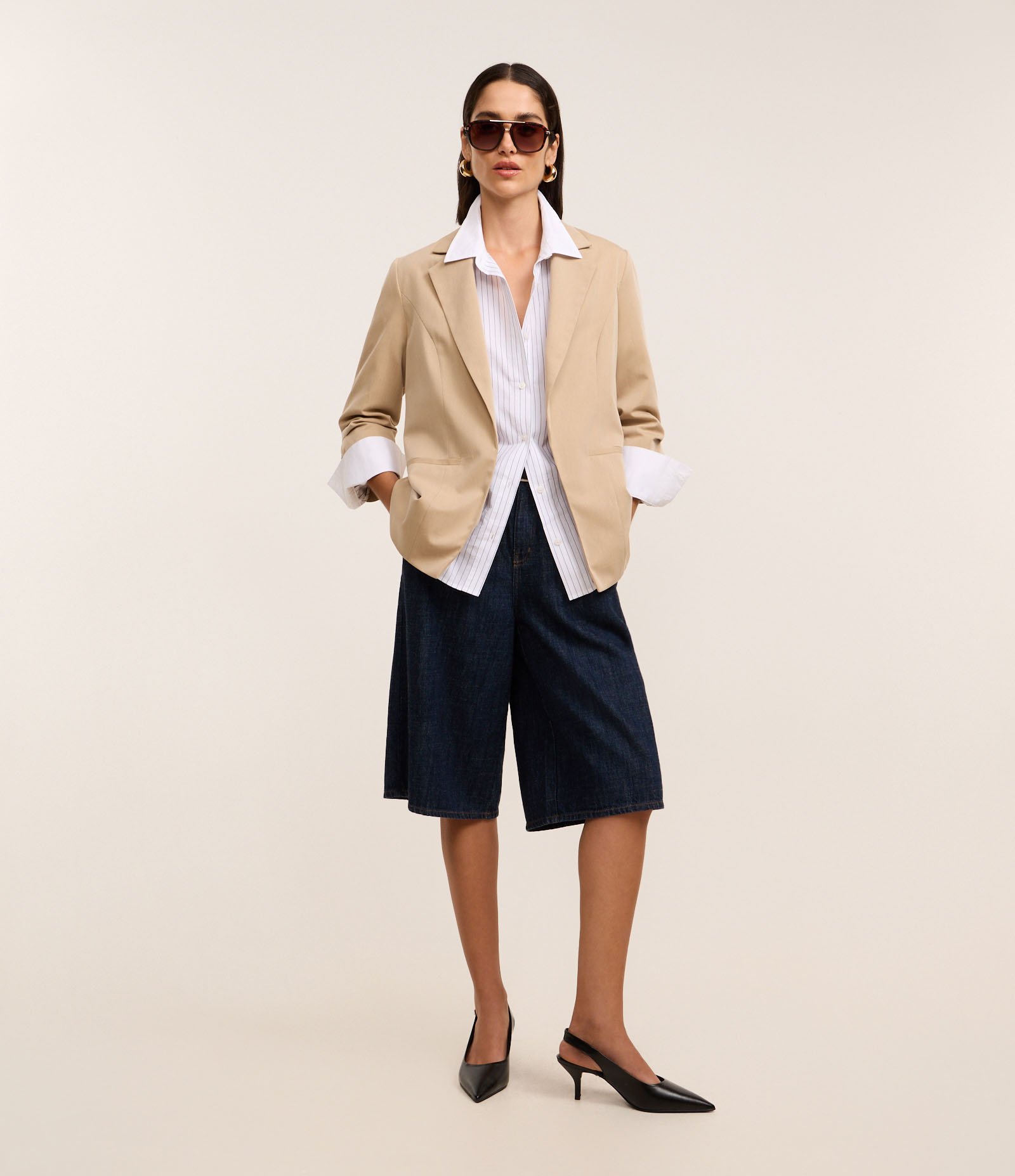 Blazer Regular em Alfaiataria com Pregas Bege 2