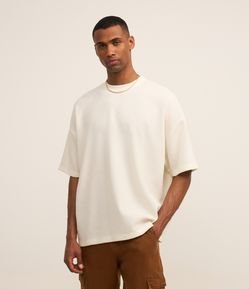 Camiseta em Cotelê com Bordado Lettering