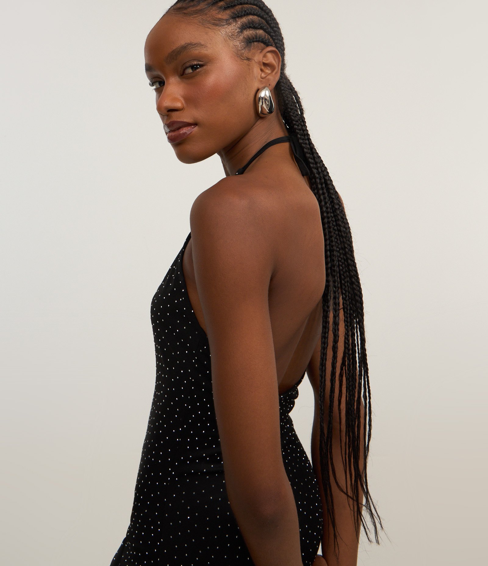 Vestido New Midi em Malha com Amarração no Pescoço e Tachinhas Salpicadas Preto 3