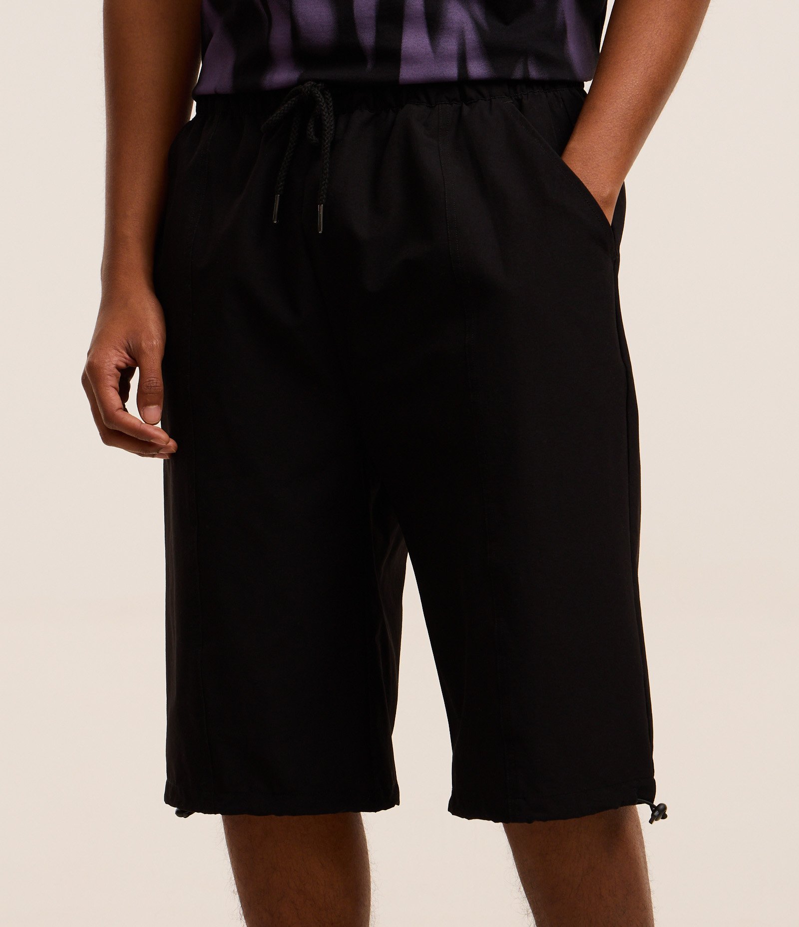 Bermuda Baggy em Poliamida com Bordado no Bolso Preto 2