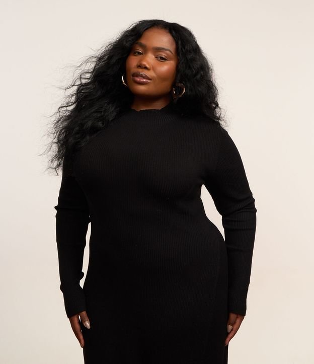 Vestido Curto Evasê em Tricô com Gola Alta Curve & Plus Size