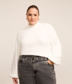 Suéter em Tricô com Pelinhos e Gola Alta Curve & Plus Size