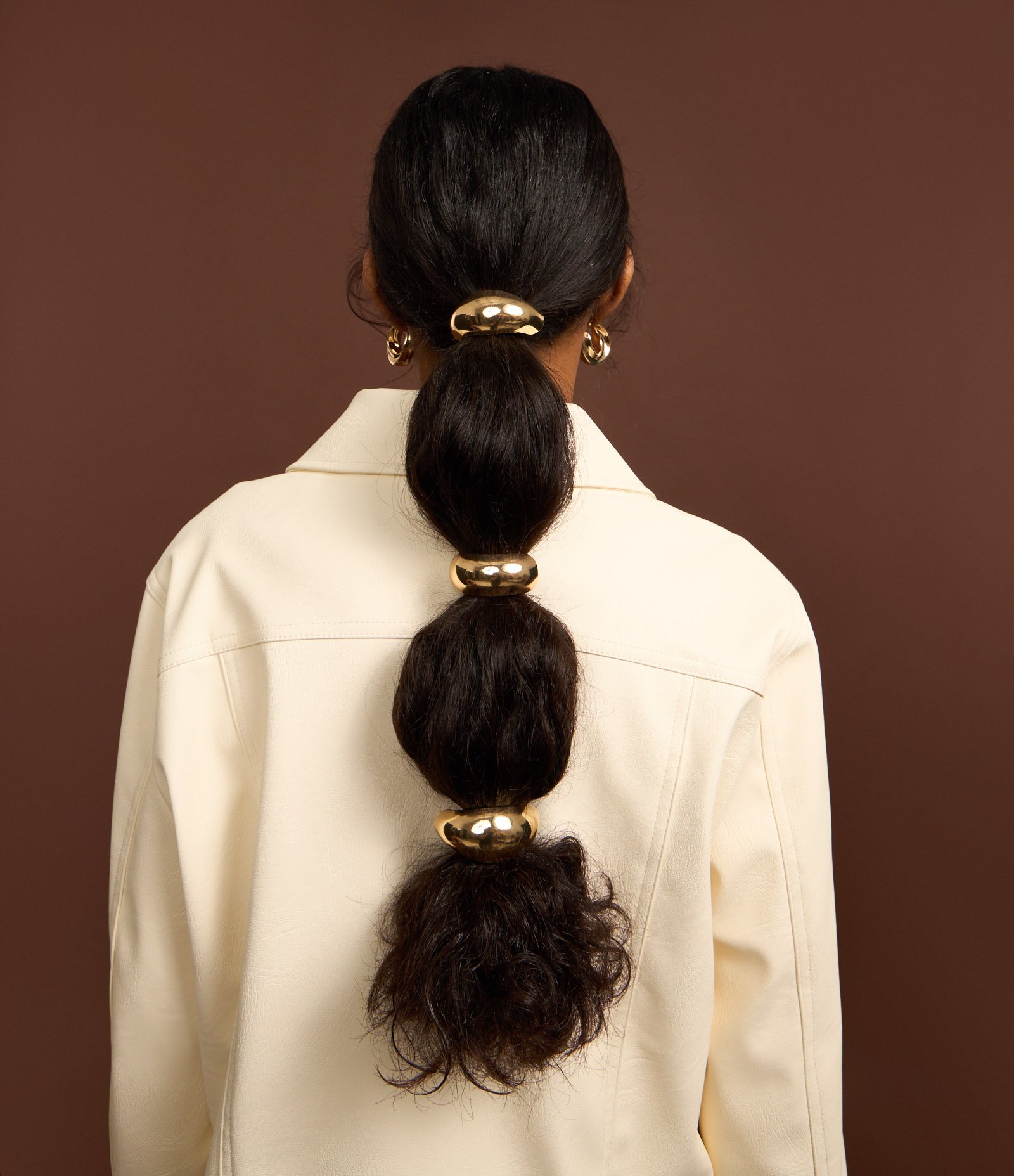 Kit 03 Elásticos de Cabelo com Detalhe em Metal de Tamanhos Diversos Preto/Dourado 2