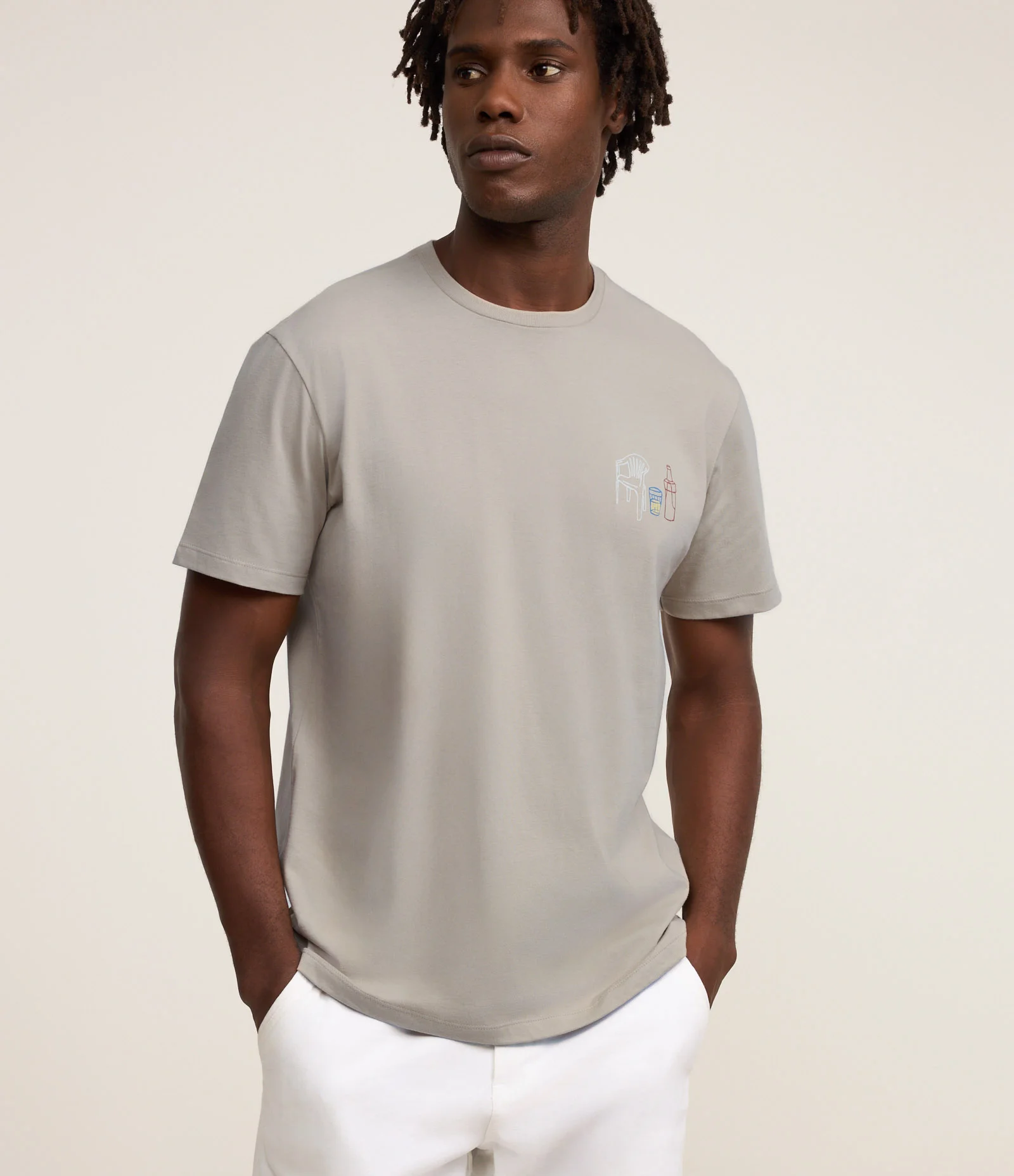 Camiseta Comfort com Estampa de Cerveja Gelada Cinza 1