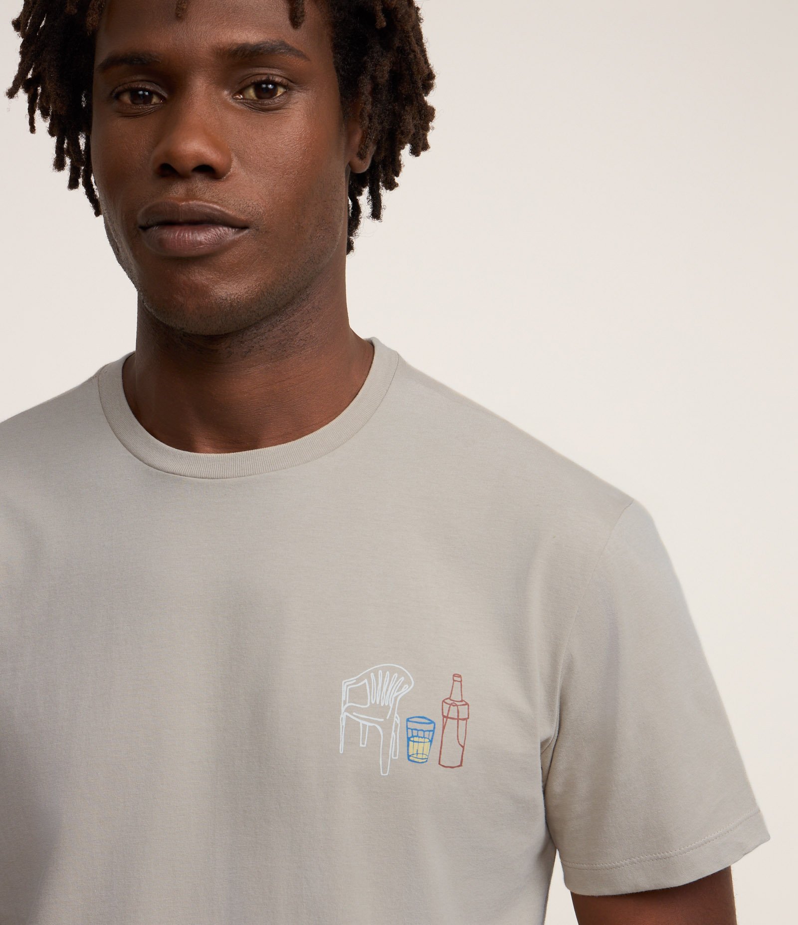 Camiseta Comfort com Estampa de Cerveja Gelada Cinza 3