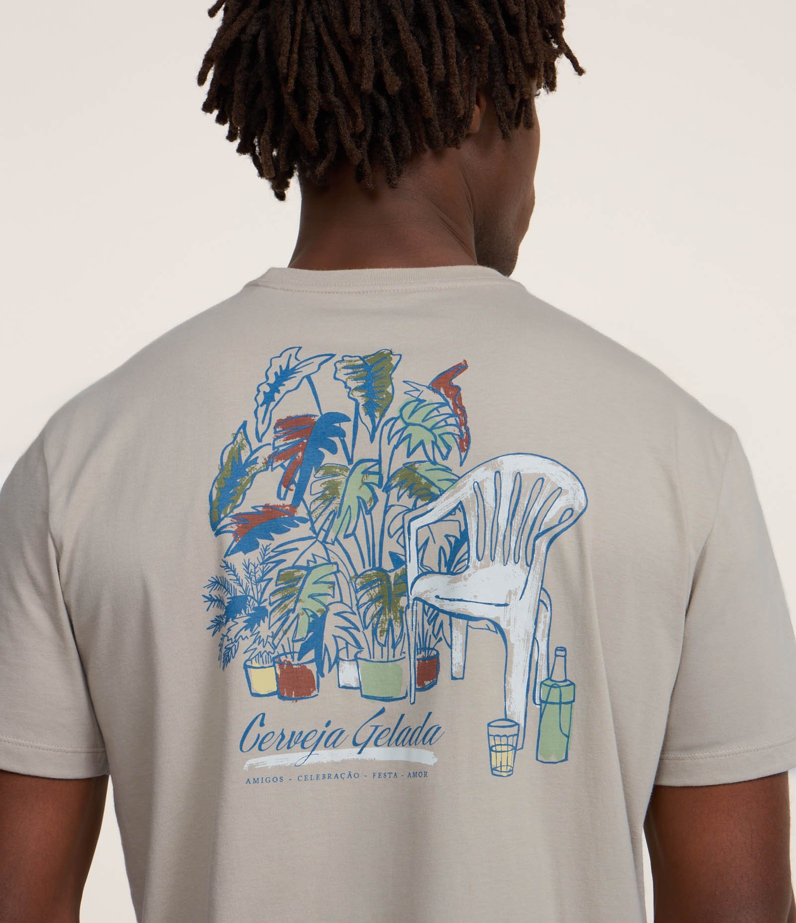 Camiseta Comfort com Estampa de Cerveja Gelada Cinza 4