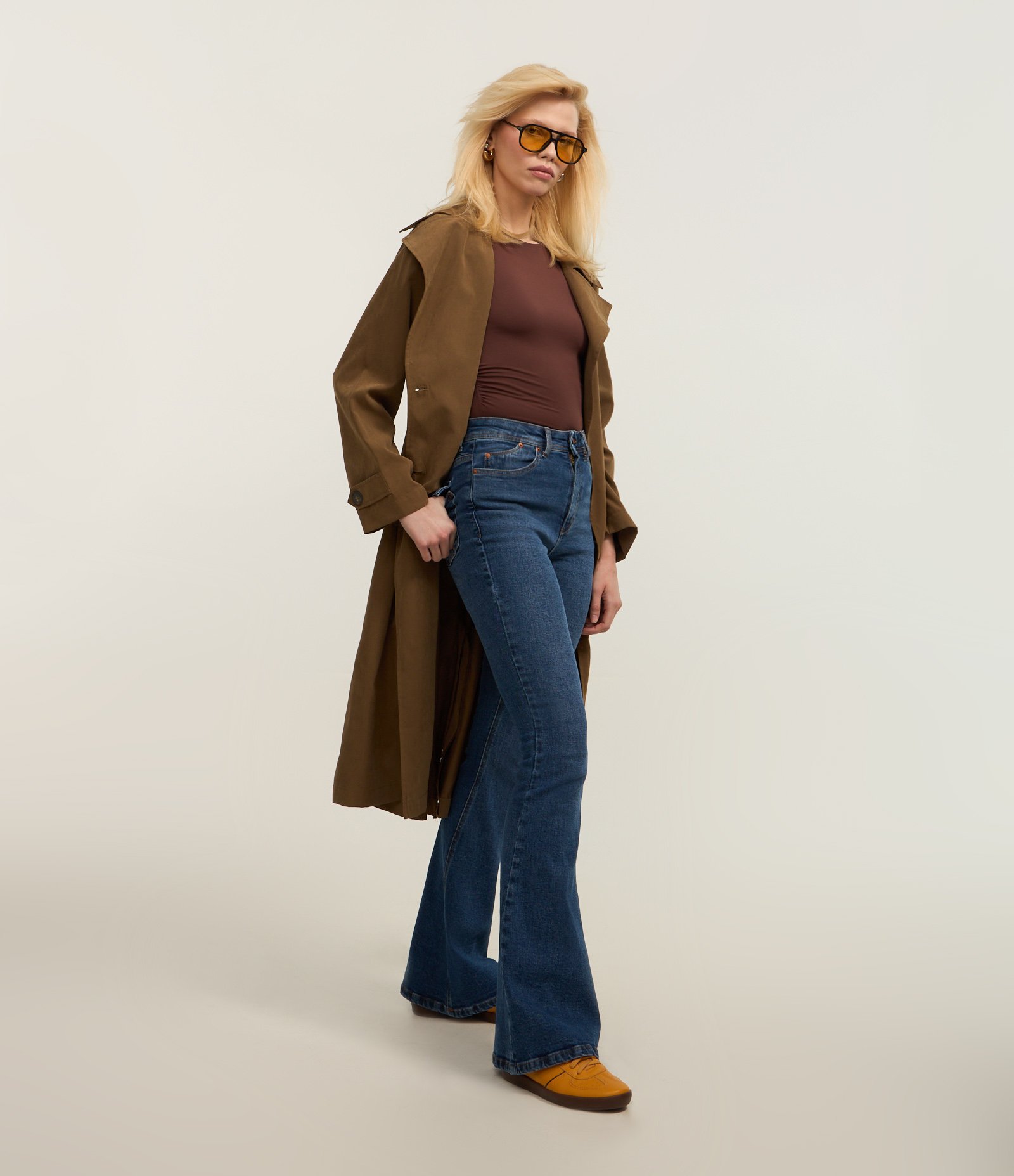 Calça Flare em Jeans e Bolsos com Lapela Azul Escuro 1