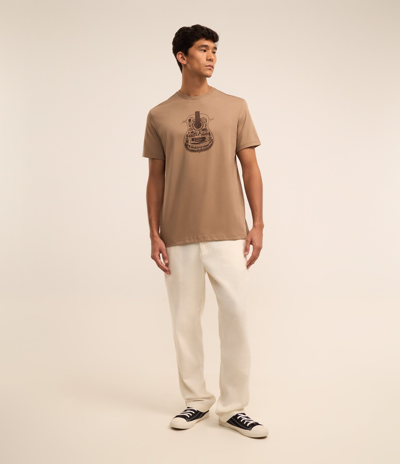 Camiseta em Algodão com Estampa de Violão Bege 2