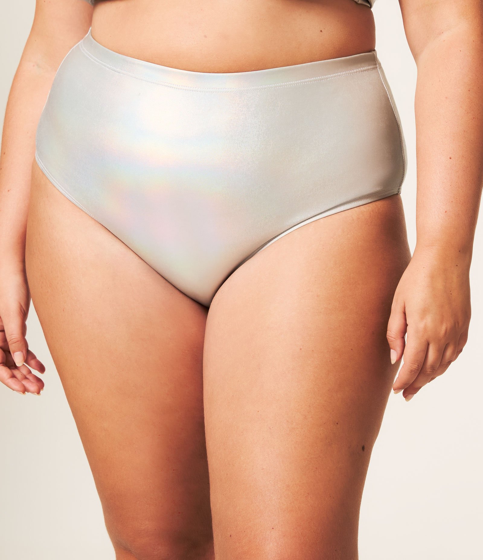 Biquíni Calcinha Hot Pants Holográfico Curve & Plus Size Prata 2