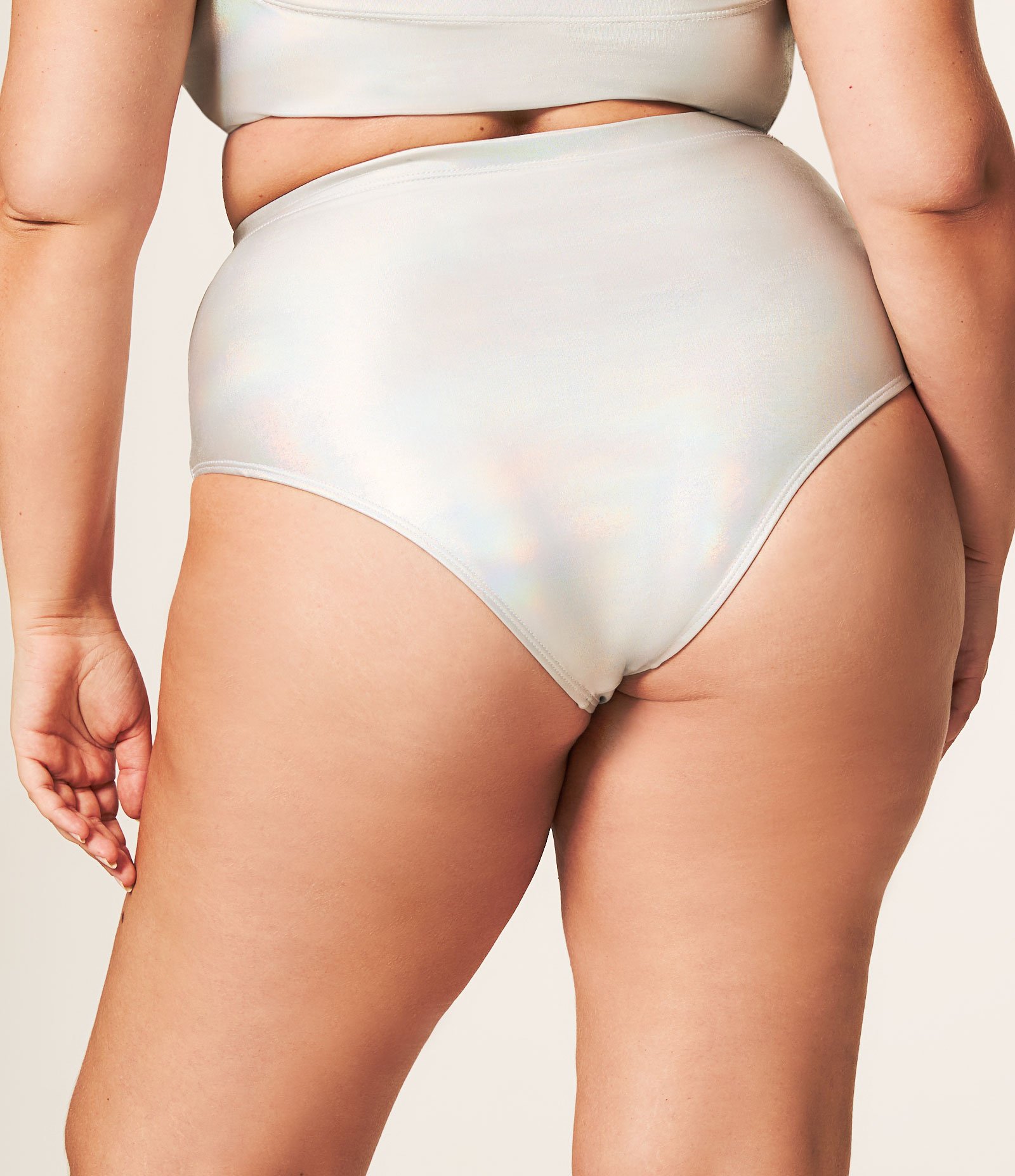 Biquíni Calcinha Hot Pants Holográfico Curve & Plus Size Prata 4